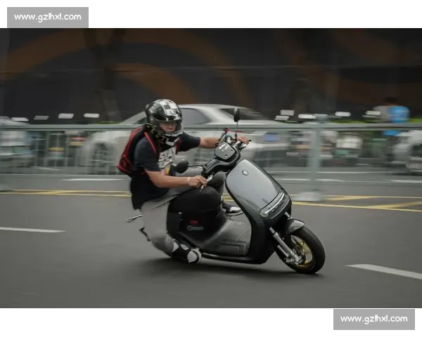 骑行进阶必学!掌握压弯核心:重心转移与安全法则